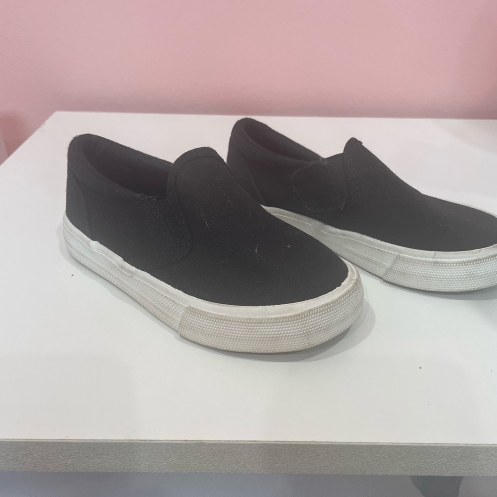 Pre owned slide on toddler shoes size 7. Black color.